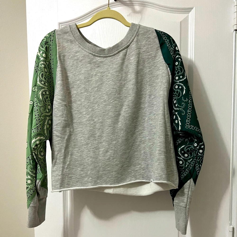 Bandana sleeve pullover